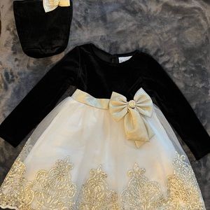 Black and Gold Little girl 4T dress and matching handbag. * In perfect condition